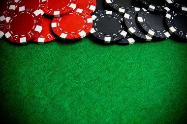 Multi-camera live casino feed showing dealer, cards, and betting interface on zk555